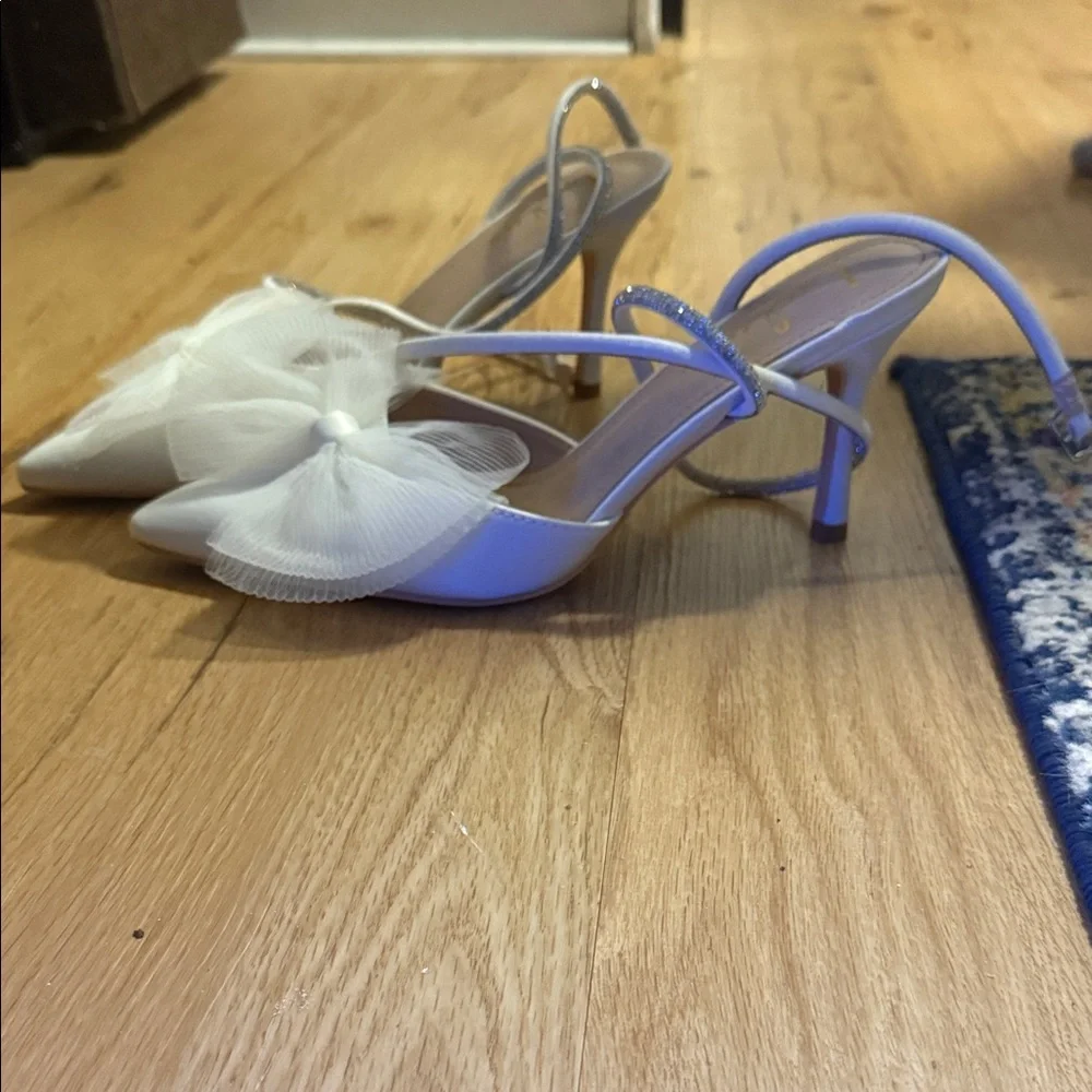 Lulu's White Bow Heels with Silver Straps - Picture 2 of 2